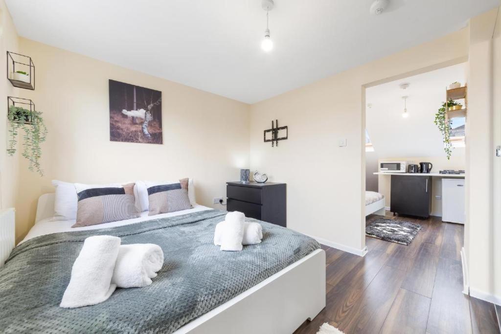 Twickenham Homes ไอล์เวิร์ธ ภายนอก รูปภาพ